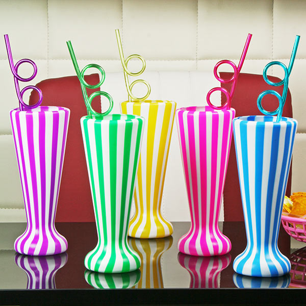Plastic Cabana Stripe Milkshake Cup with Krazy Straw 19.4oz / 550ml